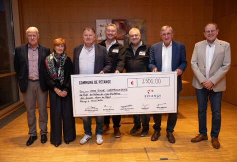Remise de chèque Croix-Rouge luxembourgeoise